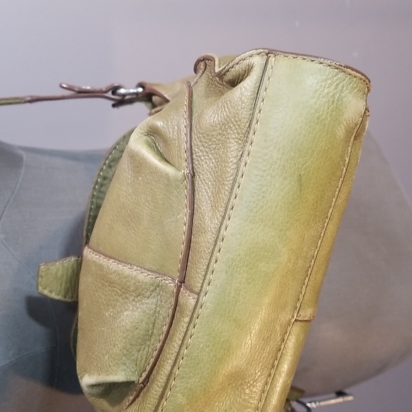 Fossil green leather cross body purse appears never used - key decoration - Picture 7 of 17